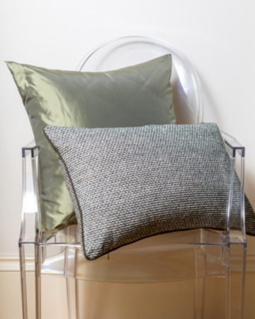 Декор подушка Umbra Vouves размер 35смx55см