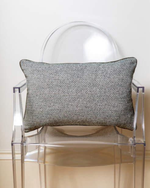 Декор подушка Umbra Vouves размер 35смx55см