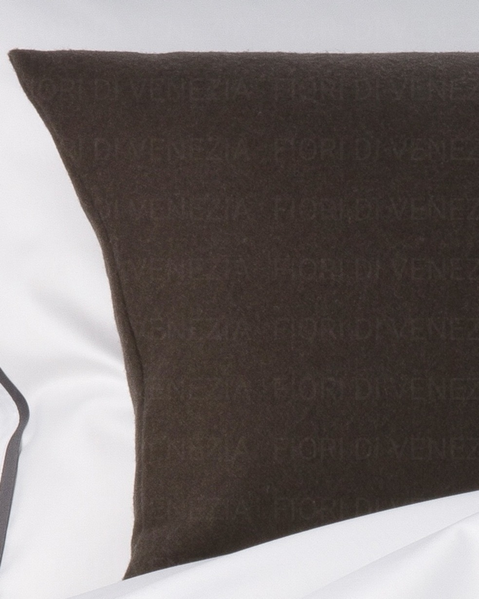 Декоративные подушки Tibet Brown — купить в Fiori di Venezia